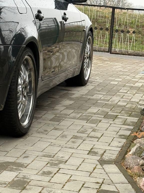 Gebraucht BMW 523 177 PS (130 kW) 2007 Grau Limousine