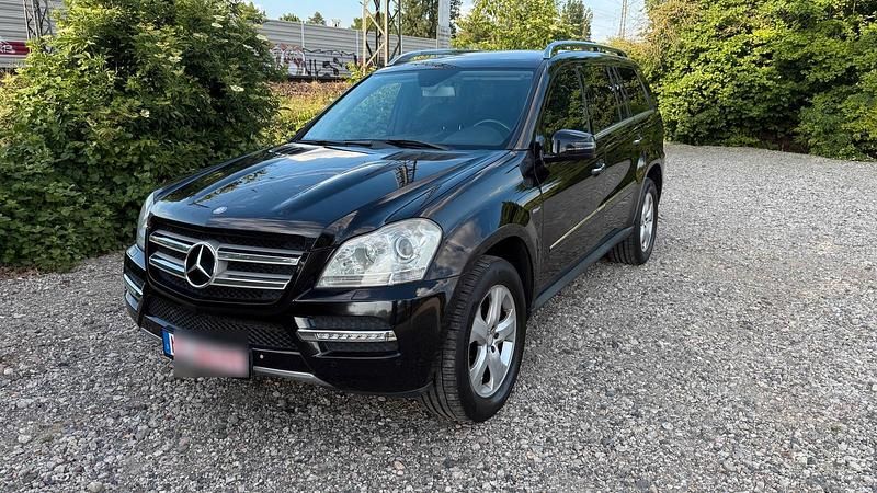 Schwarz Gebraucht 2011 Mercedes GL350 SUV | 11.000 € - Bild 1/4