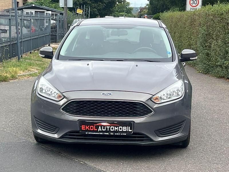 Rot Gebraucht 2016 Ford Focus Business Edition Limousine | 6.995 € (Guter Preis) - Bild 1/4
