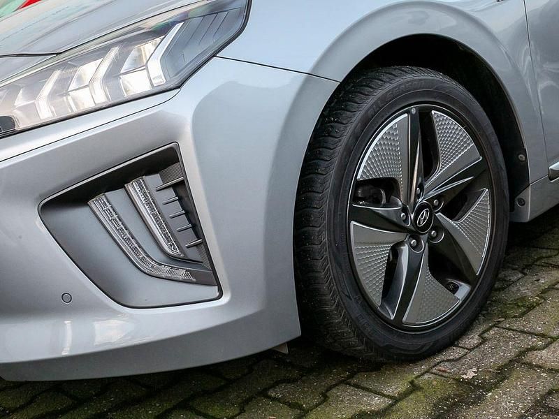 Gebraucht Hyundai Ioniq Premium 141 PS (103 kW) 2020 Silber Kleinwagen