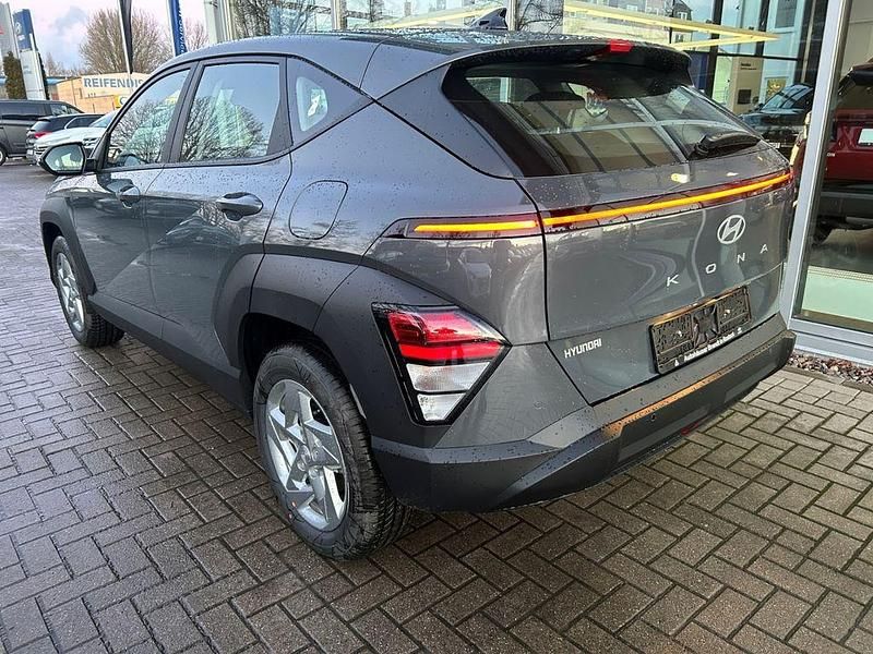 Neu Hyundai Kona Select 150 PS (110 kW) 2026 Grau SUV