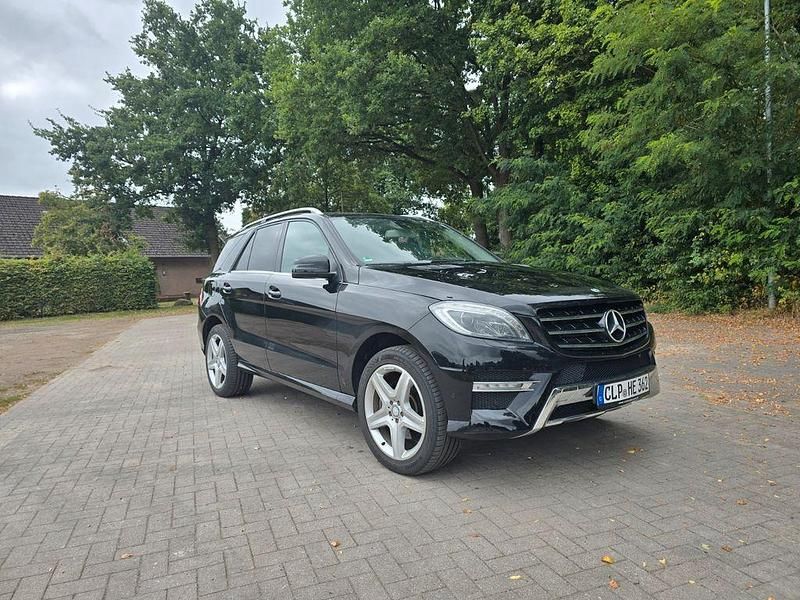 Schwarz Gebraucht 2012 Mercedes ML350 AMG line SUV | 20.000 € (Guter Preis) - Bild 1/4