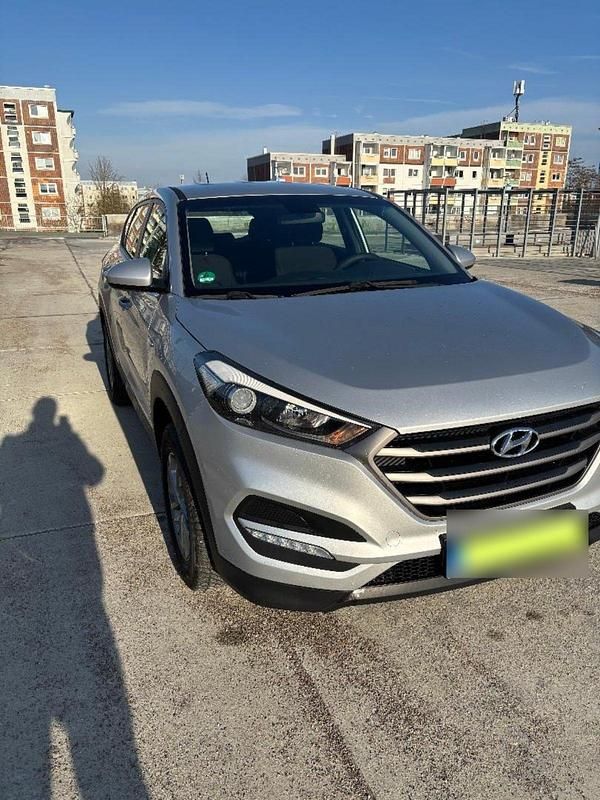 Gebraucht Hyundai Tucson Edition 132 PS (97 kW) 2015 Silber SUV
