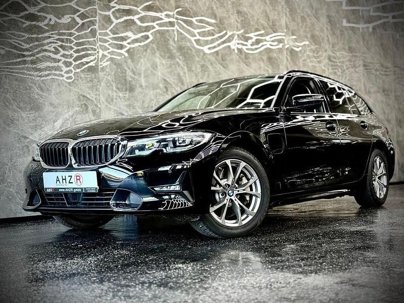 Schwarz Gebraucht 2021 BMW 330e Sport Line Kombi | 23.900 € (Guter Preis) - Bild 1/4