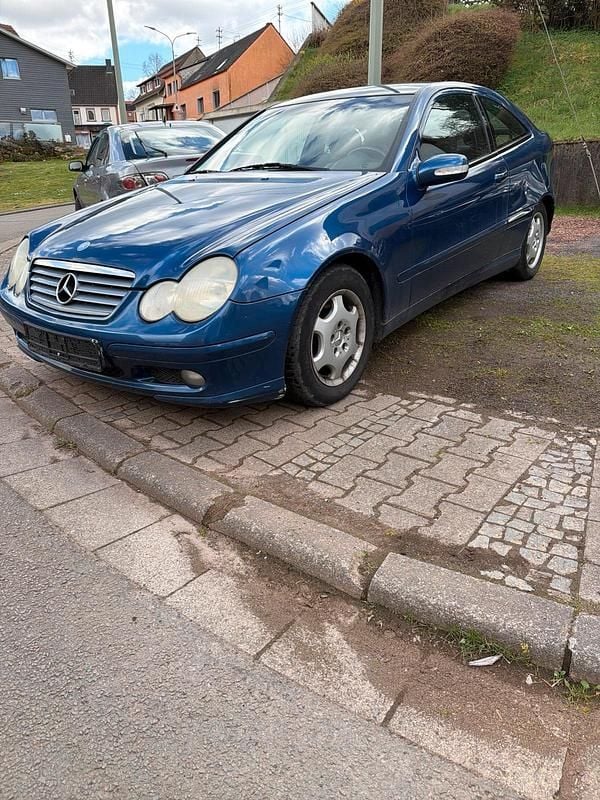 Gebraucht Mercedes C220 140 PS (102 kW) 2002 Blau Kleinwagen