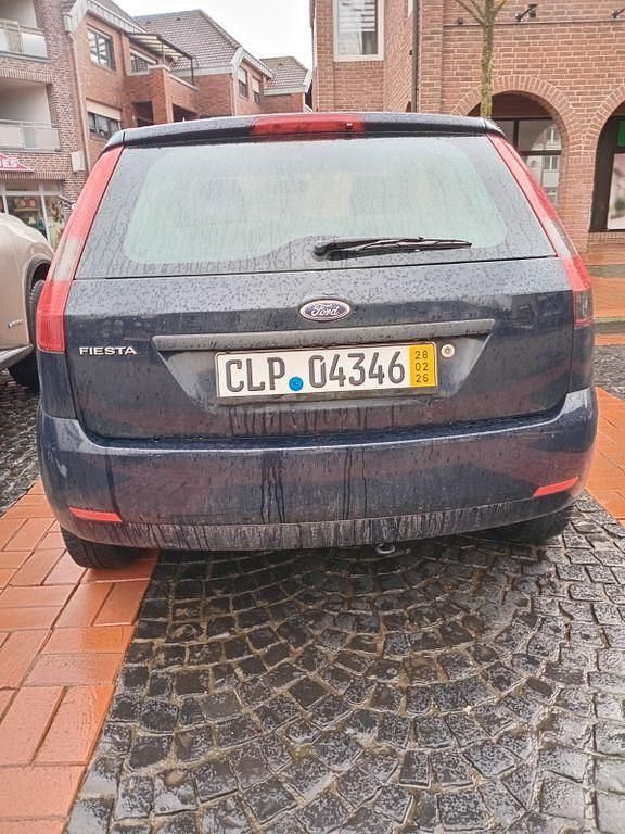 Gebraucht Ford Fiesta Ambiente 60 PS (44 kW) 2005 Blau Kleinwagen