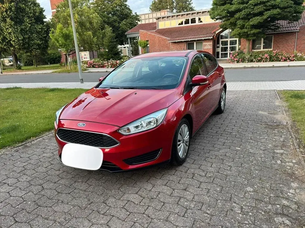 Gebraucht Ford Focus Titanium 101 PS (74 kW) 2017 Rot Limousine