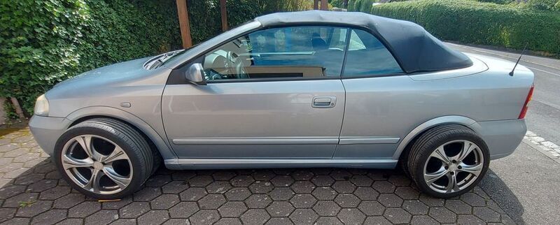 Grau Gebraucht 2001 Opel Astra Cabriolet Cabrio | 2.300 € (Fairer Preis) - Bild 1/4