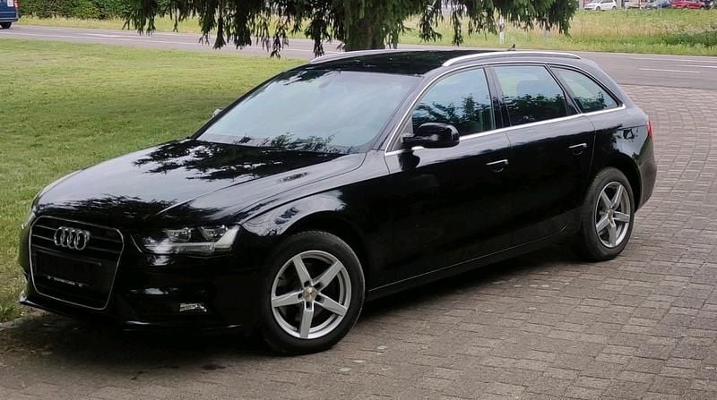 Schwarz Gebraucht 2012 Audi A4 Kombi | 9.500 € (Fairer Preis) - Bild 1/4