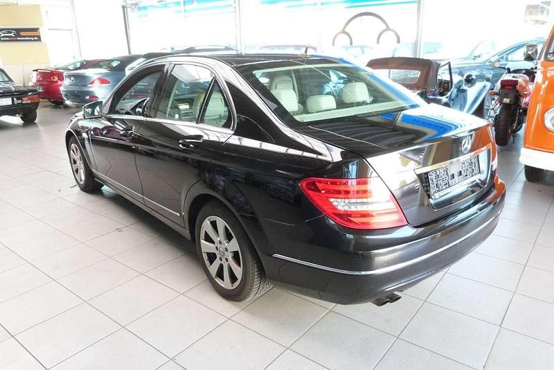 Gebraucht Mercedes C200 136 PS (100 kW) 2011 Obsidianschwarz  metalliclack Limousine