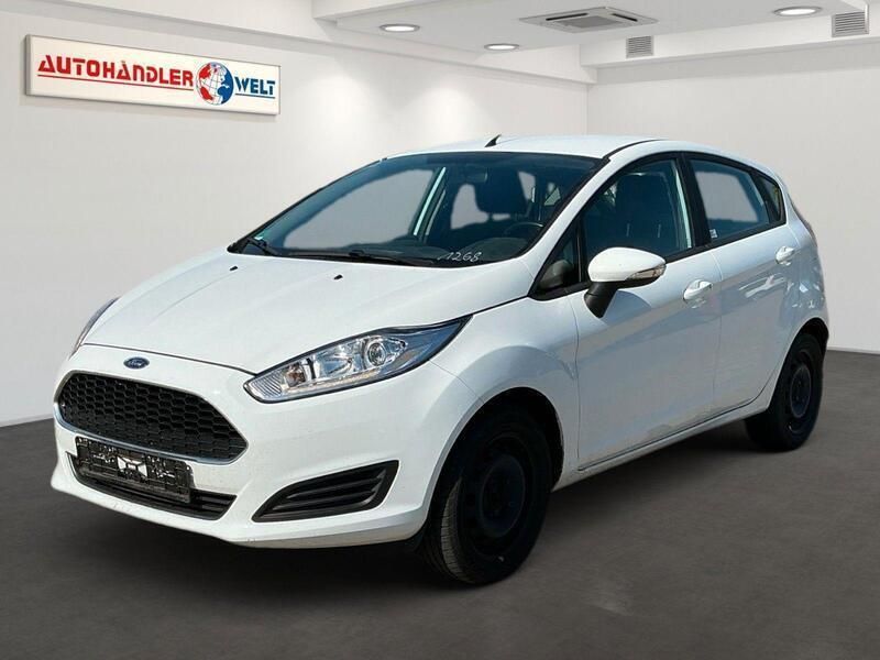 Weiß Gebraucht 2016 Ford Fiesta Kleinwagen | 4.399 € (Superpreis) - Bild 1/3