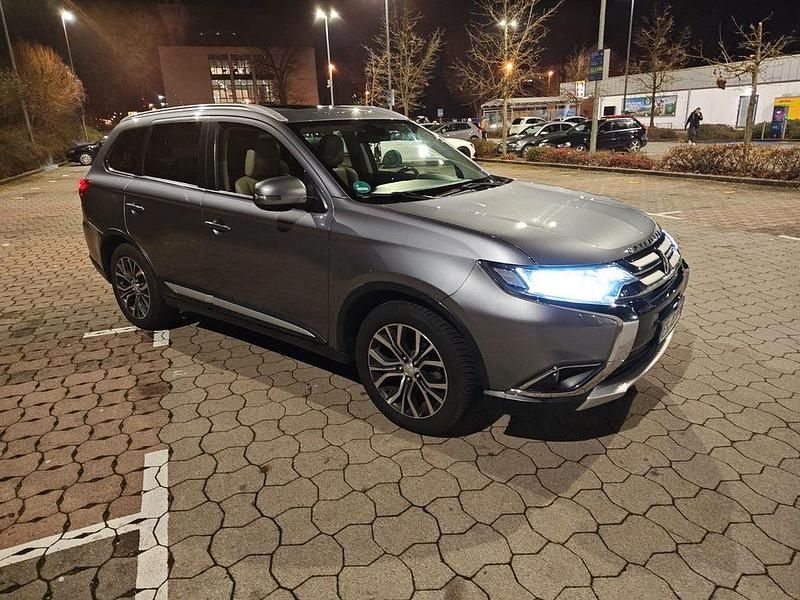 Gebraucht Mitsubishi Outlander Top 150 PS (110 kW) 2017 Grau SUV