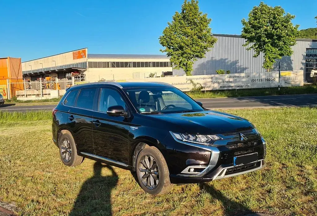 Gebraucht Mitsubishi Outlander P-HEV Intro Edition 224 PS (164 kW) 2019 Schwarz SUV