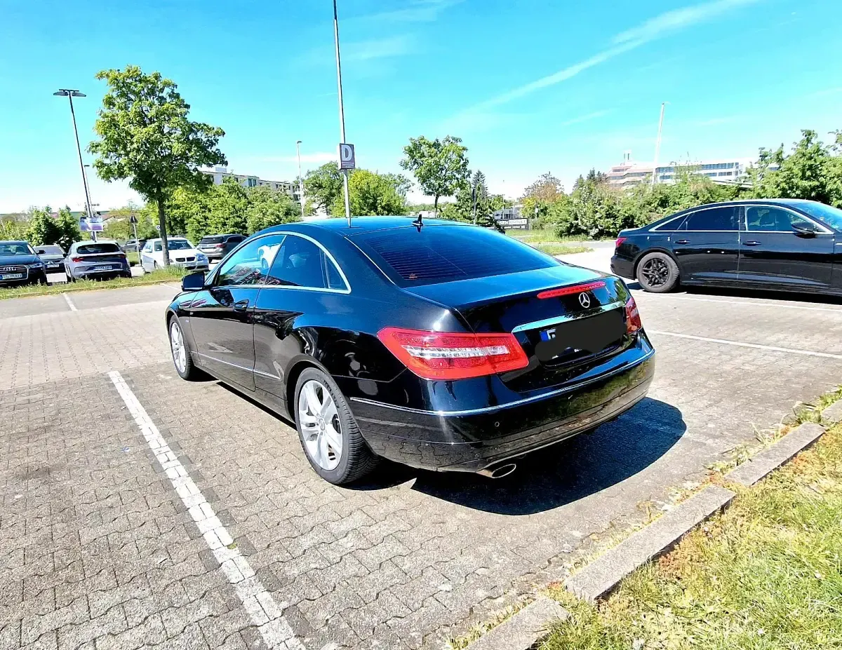 Second-hand Mercedes E200 AMG 184 CP (135 kW) 2011 Negru Coupe