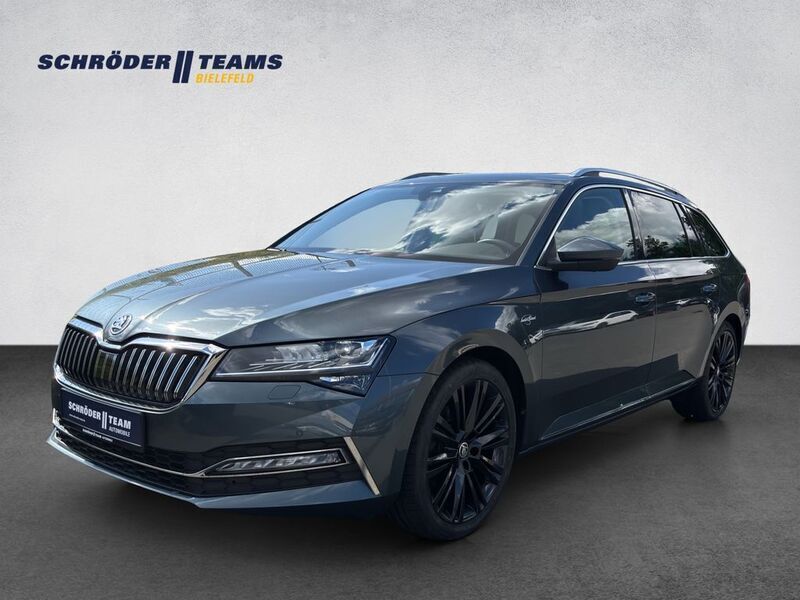 Quarzgrau Gebraucht 2022 Skoda Superb LAURIN & KLEMENT Kombi | 30.780 € (Fairer Preis) - Bild 1/4