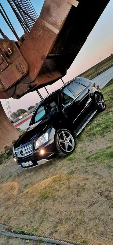 Schwarz Gebraucht 2008 Mercedes ML420 SUV | 10.999 € - Bild 1/4