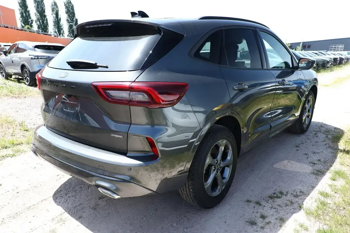 Uusi Ford Kuga ST-Line 179 HP (131 kW) 2025 Magnetic metallic magnetic metallic Katumaasturi