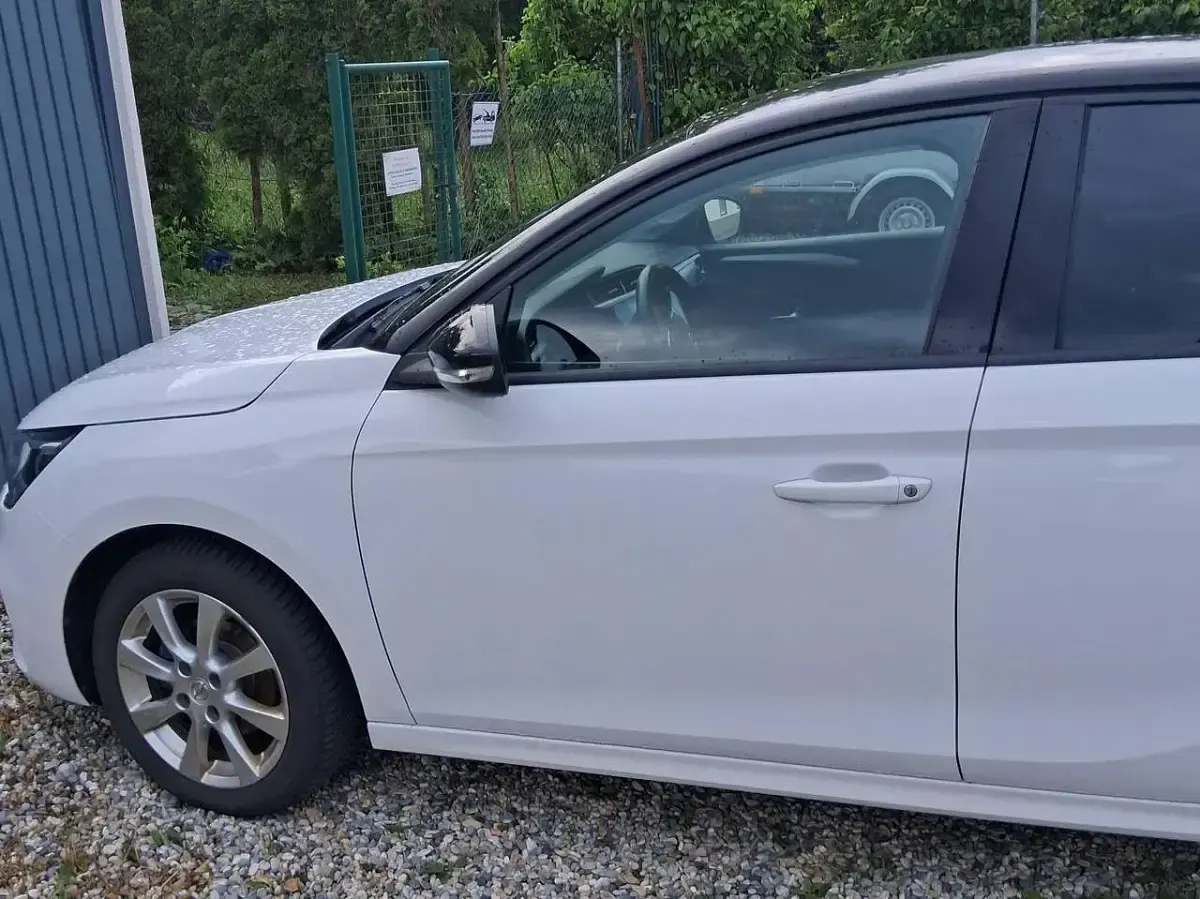 Używany Opel Corsa 75 KM (55 kW) 2022 Biały Hatchback