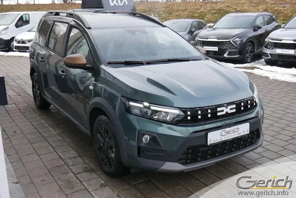 Neu Dacia Jogger Extreme 158 PS (116 kW) 2026 Zedergrün Van / Kleinbus
