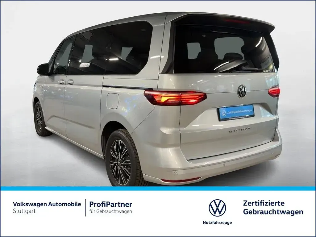 Gebraucht VW Multivan Life 150 PS (110 kW) 2024 Reflexsilber metallic Van / Kleinbus