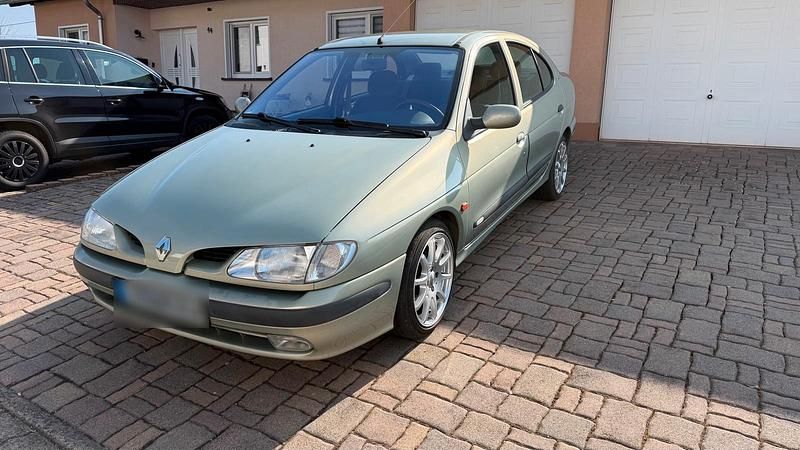 Gebraucht Renault Mégane 90 PS (66 kW) 1998 Grün Limousine