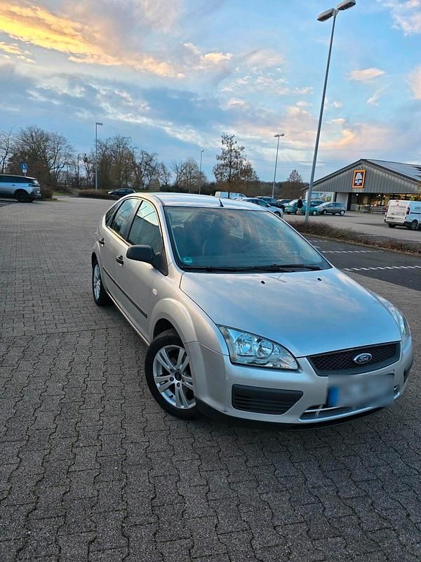 Gebraucht Ford Focus 100 PS (73 kW) 2006 Silber Limousine