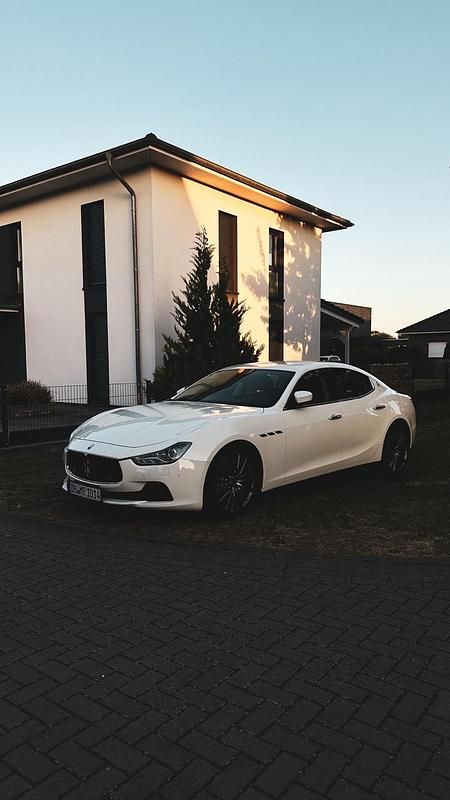 Weiß Gebraucht 2017 Maserati Ghibli Coupé | 32.990 € (Fairer Preis) - Bild 1/4