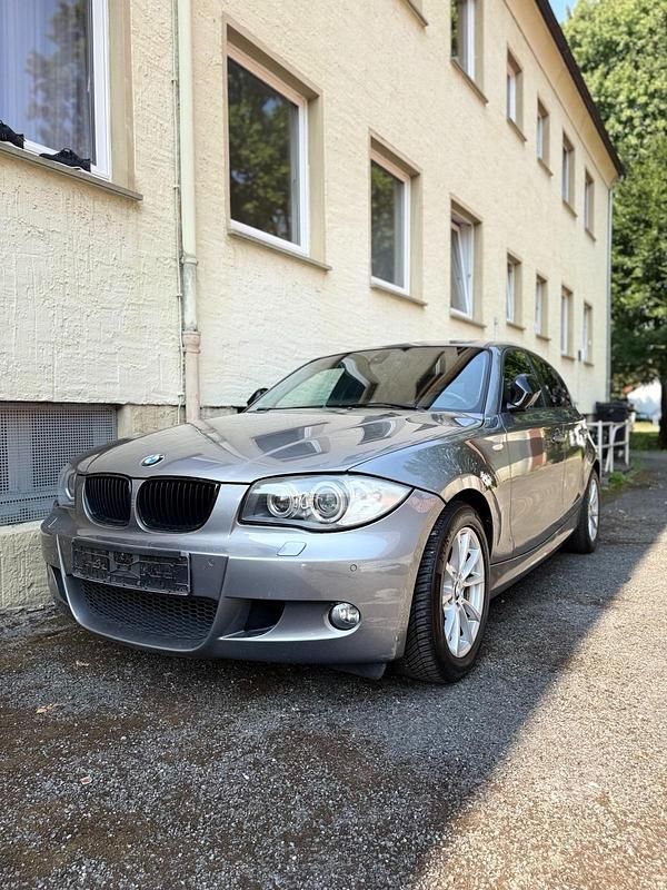 Grau Gebraucht 2011 BMW 116 Kleinwagen | 3.250 € (Fairer Preis) - Bild 1/4