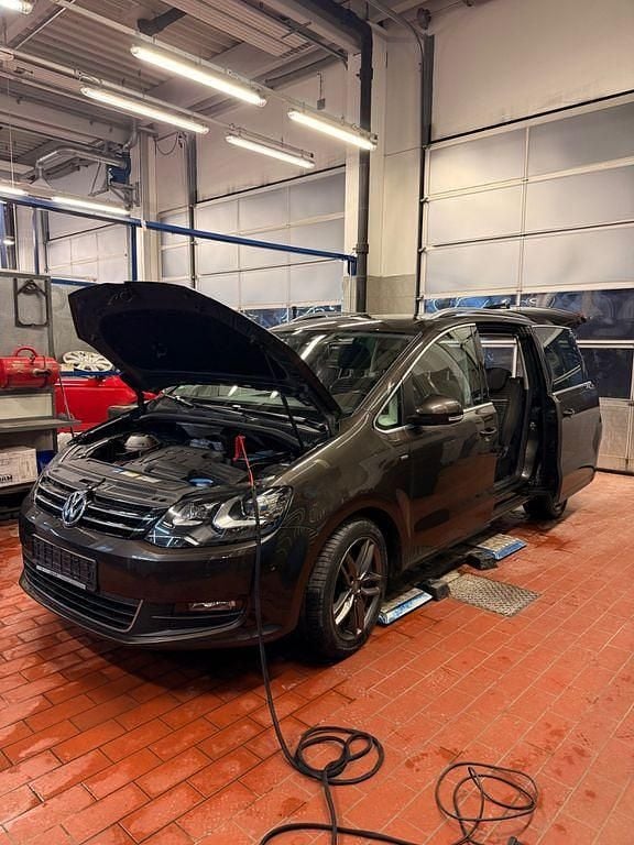 Gebraucht VW Sharan Cup 140 PS (102 kW) 2015 Braun Van / Kleinbus