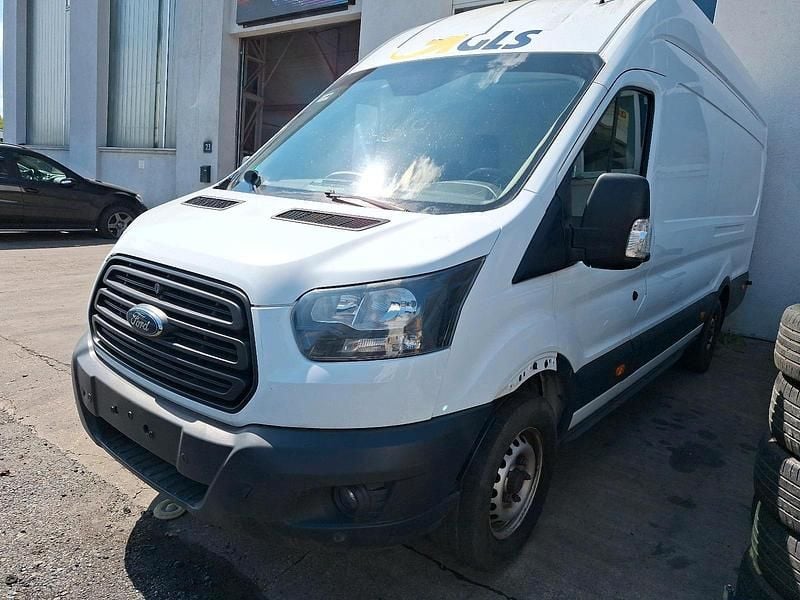 Second-hand Ford Transit 131 CP (96 kW) 2016 Alb Monovolum