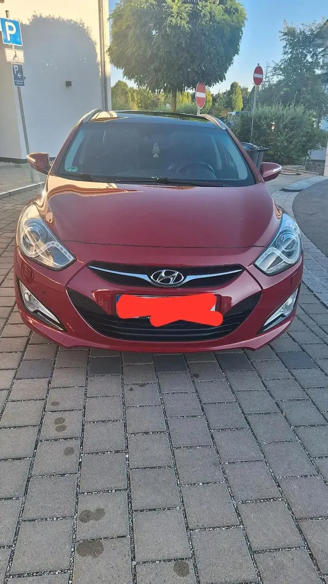 Gebraucht Hyundai i40 Premium 136 PS (100 kW) 2013 Rot Kombi
