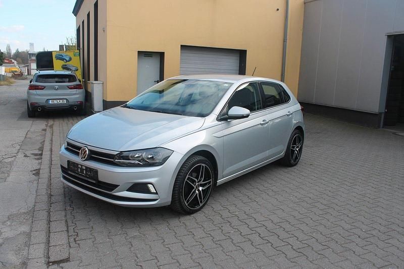 Gebraucht VW Polo Comfortline 75 PS (55 kW) 2018 Silber Kleinwagen