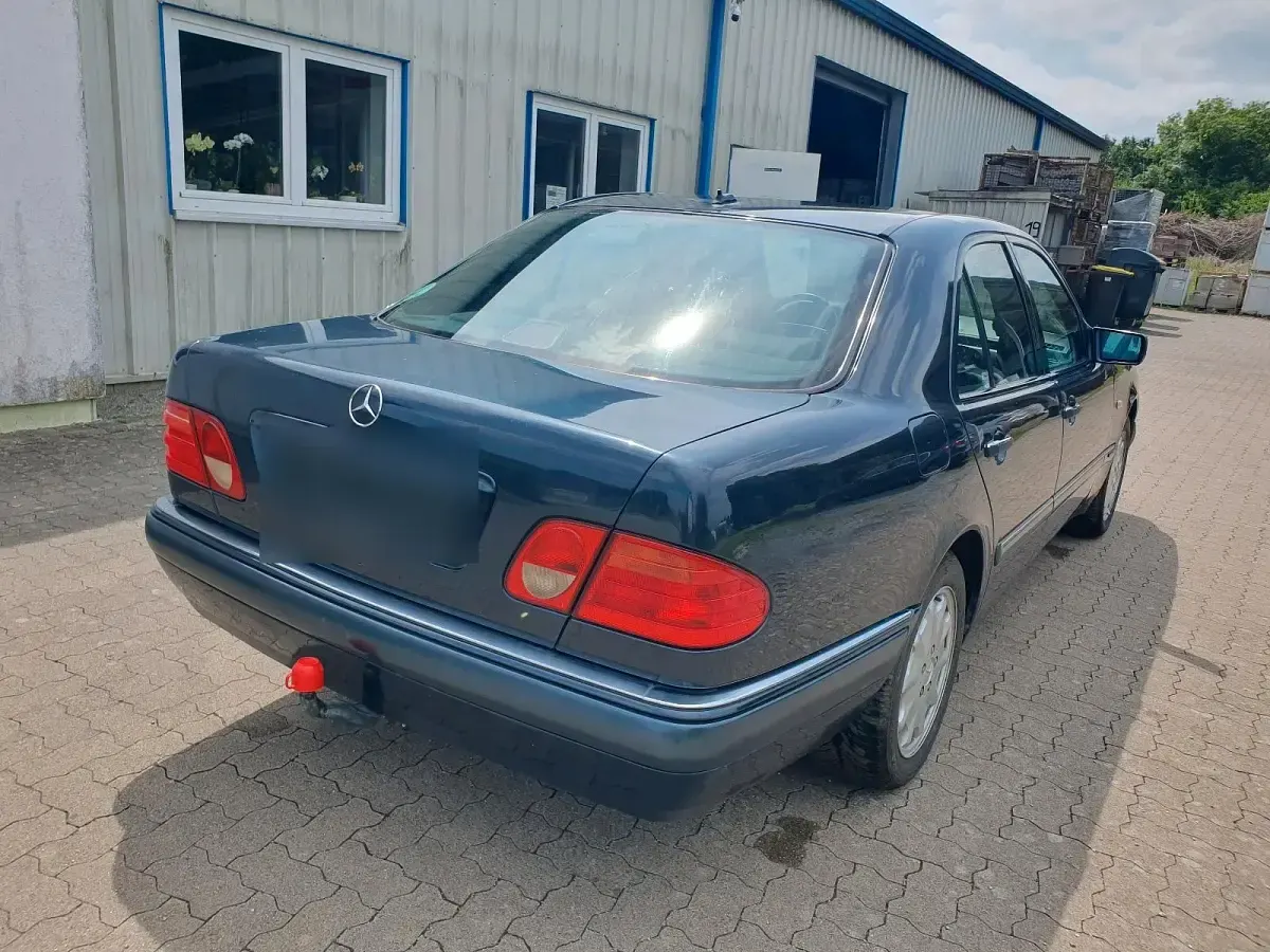 Gebraucht Mercedes E430 279 PS (205 kW) 1997 Blau Limousine