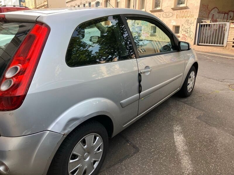 Silber Gebraucht 2008 Ford Fiesta Ambiente Kleinwagen | 1.100 € (Superpreis) - Bild 1/4
