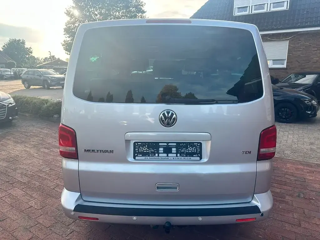 Gebraucht VW Multivan Comfortline 179 PS (131 kW) 2011 Silber Van / Kleinbus