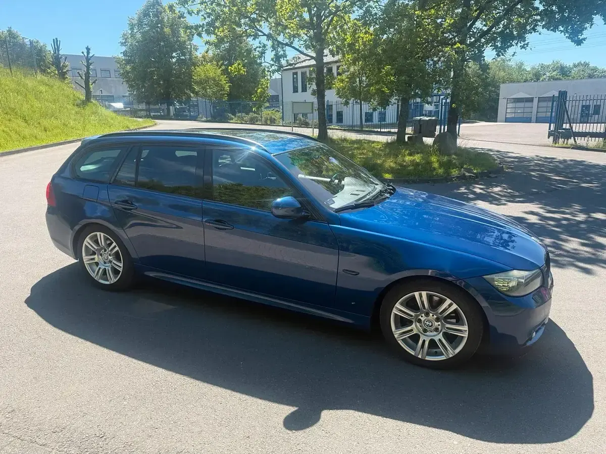 Gebraucht BMW 320 184 PS (135 kW) 2010 Blau Kombi