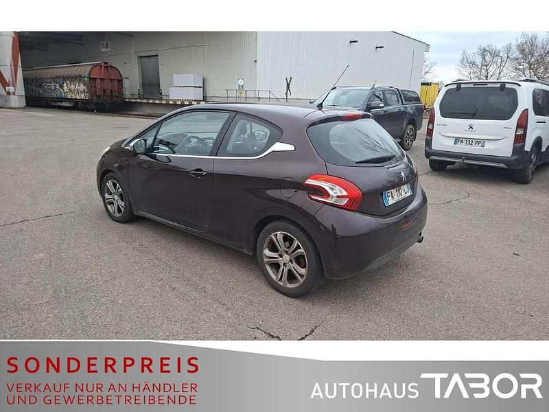 Gebraucht Peugeot 208 Allure 95 PS (69 kW) 2012 Lackierung rot schwarz/metalli Kleinwagen
