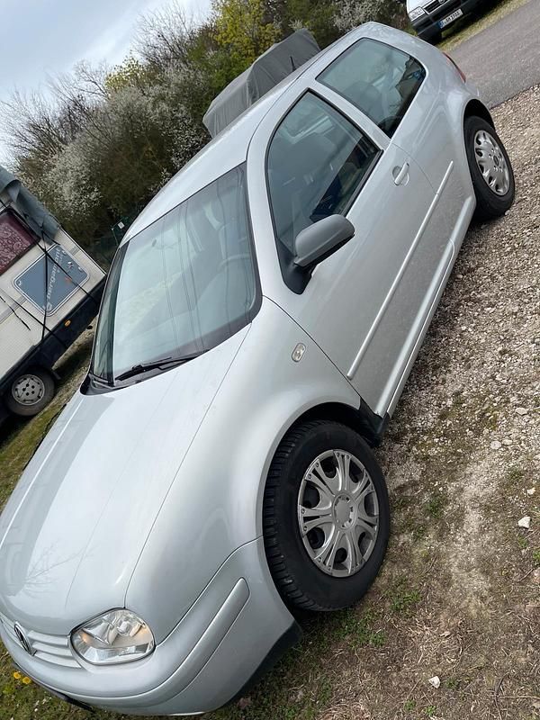 Grau Gebraucht 2001 VW Golf Coupé | 2.750 € (Fairer Preis) - Bild 1/4