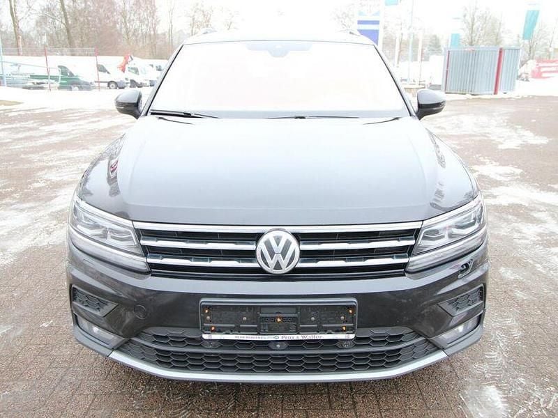 Deep black perleffekt (schwarz) Gebraucht 2020 VW Tiguan Allspace IQ Drive SUV | 17.000 € (Fairer Preis) - Bild 1/4