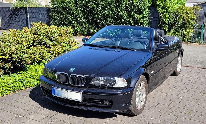 Schwarz Gebraucht 2002 BMW 320 Cabriolet Sport Line Cabrio | 10.900 € (Fairer Preis) - Bild 1/4