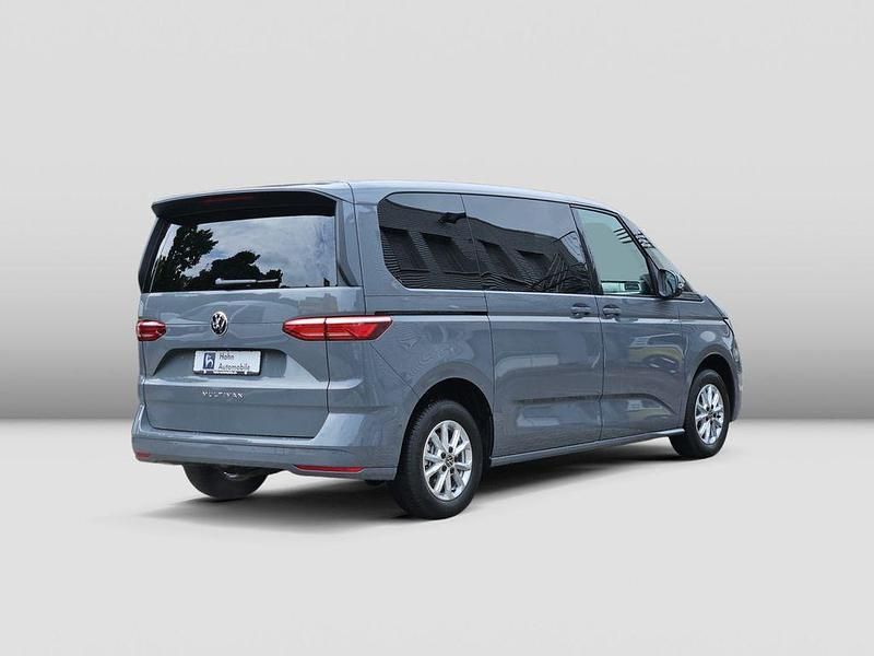 Gebraucht VW Multivan Life 150 PS (110 kW) 2025 Grau Van