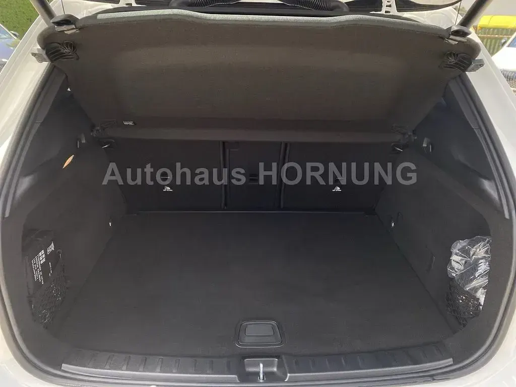 Gebraucht Mercedes GLA180 Night 136 PS (100 kW) 2025 Unilack polarweiß SUV