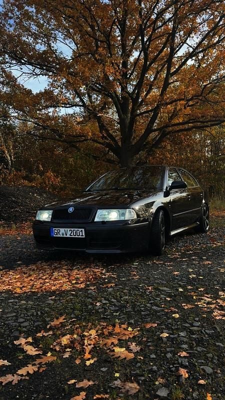 Schwarz Gebraucht 2001 Skoda Octavia vRS Limousine | 3.700 € - Bild 1/3