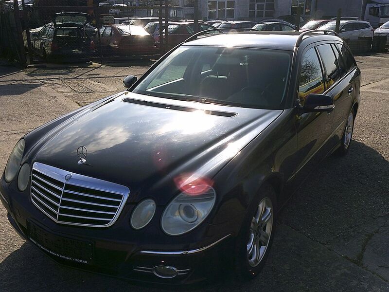 Schwarz Gebraucht 2006 Mercedes E320 Avantgarde Limousine | 4.500 € (Superpreis) - Bild 1/4