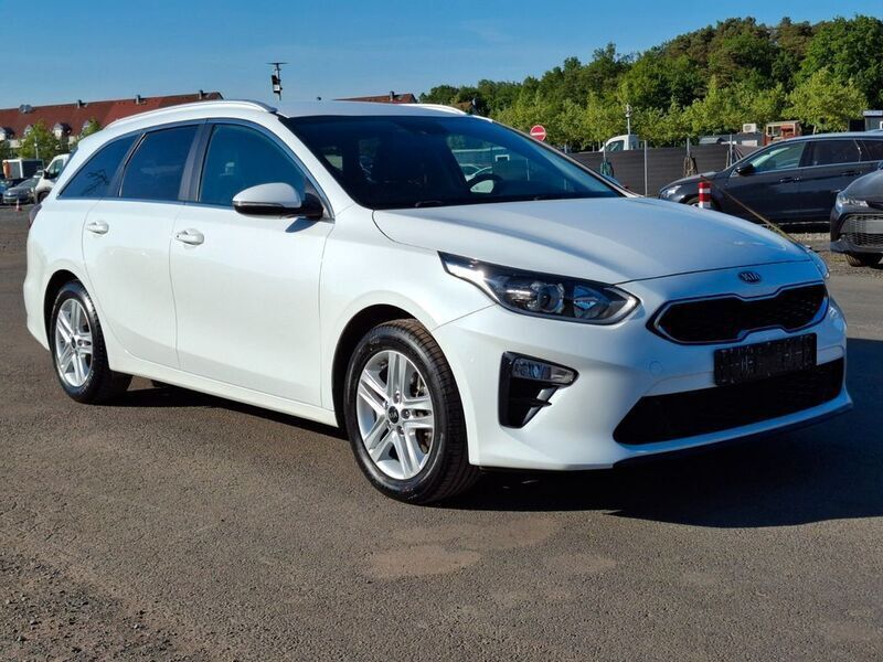 Weiß Gebraucht 2019 Kia Ceed Sportswagon Kombi | 11.699 € (Fairer Preis) - Bild 1/4