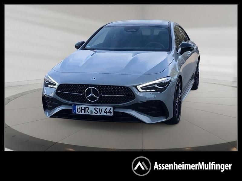 Grau manufaktur lack manufaktur alpingrau uni Gebraucht 2025 Mercedes CLA180 Limousine | 38.680 € (Fairer Preis) - Bild 1/4