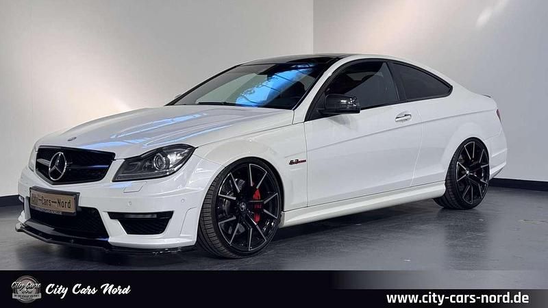 Grün Gebraucht 2011 Mercedes C63 AMG AMG Coupé | 51.499 € (Teuer) - Bild 1/3