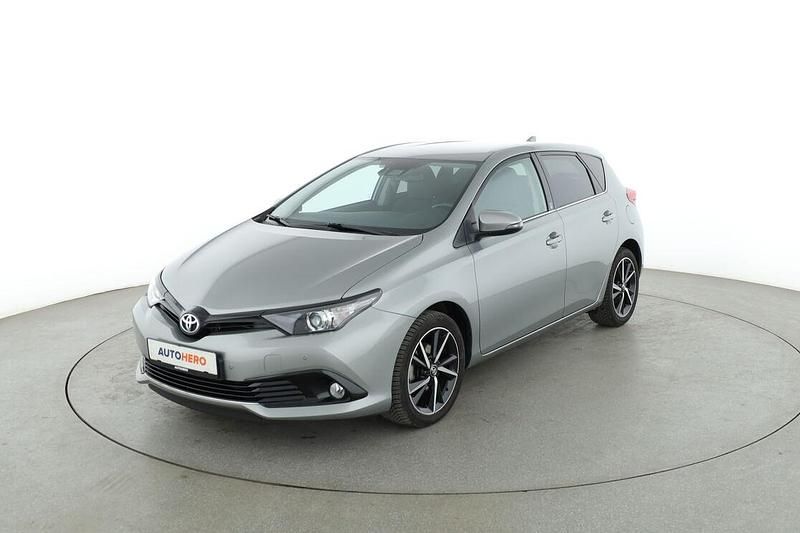 Grau Gebraucht 2019 Toyota Auris Team Limousine | 15.720 € (Etwas zu teuer) - Bild 1/3