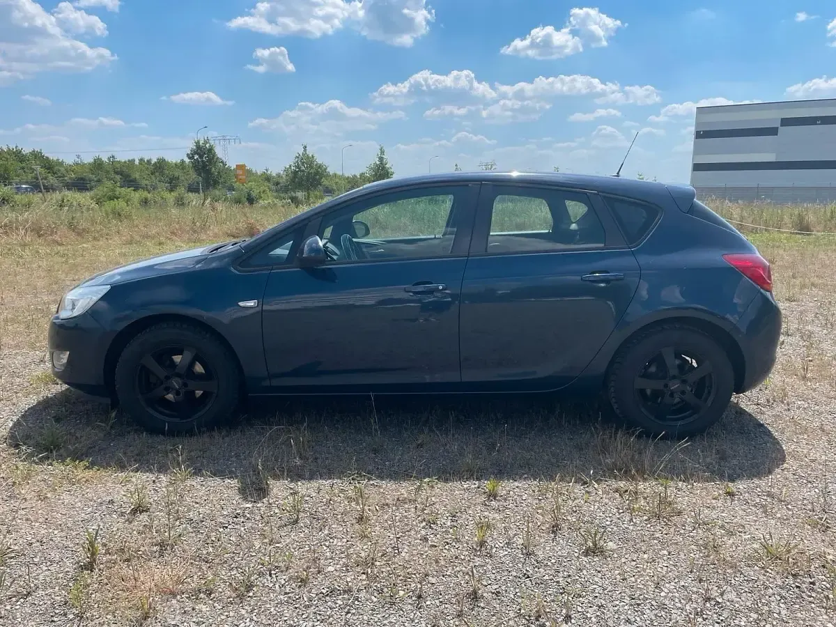Gebraucht Opel Astra 115 PS (84 kW) 2010 Blau Kleinwagen