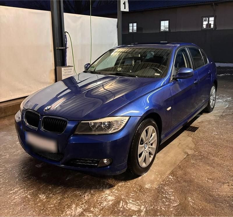 Gebraucht BMW 318 143 PS (105 kW) 2010 Blau Limousine